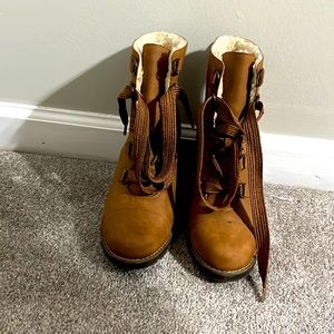 Brown Wedges Ankle Boots w/cozy wool material inside. Size 8 No Name Brand Boots